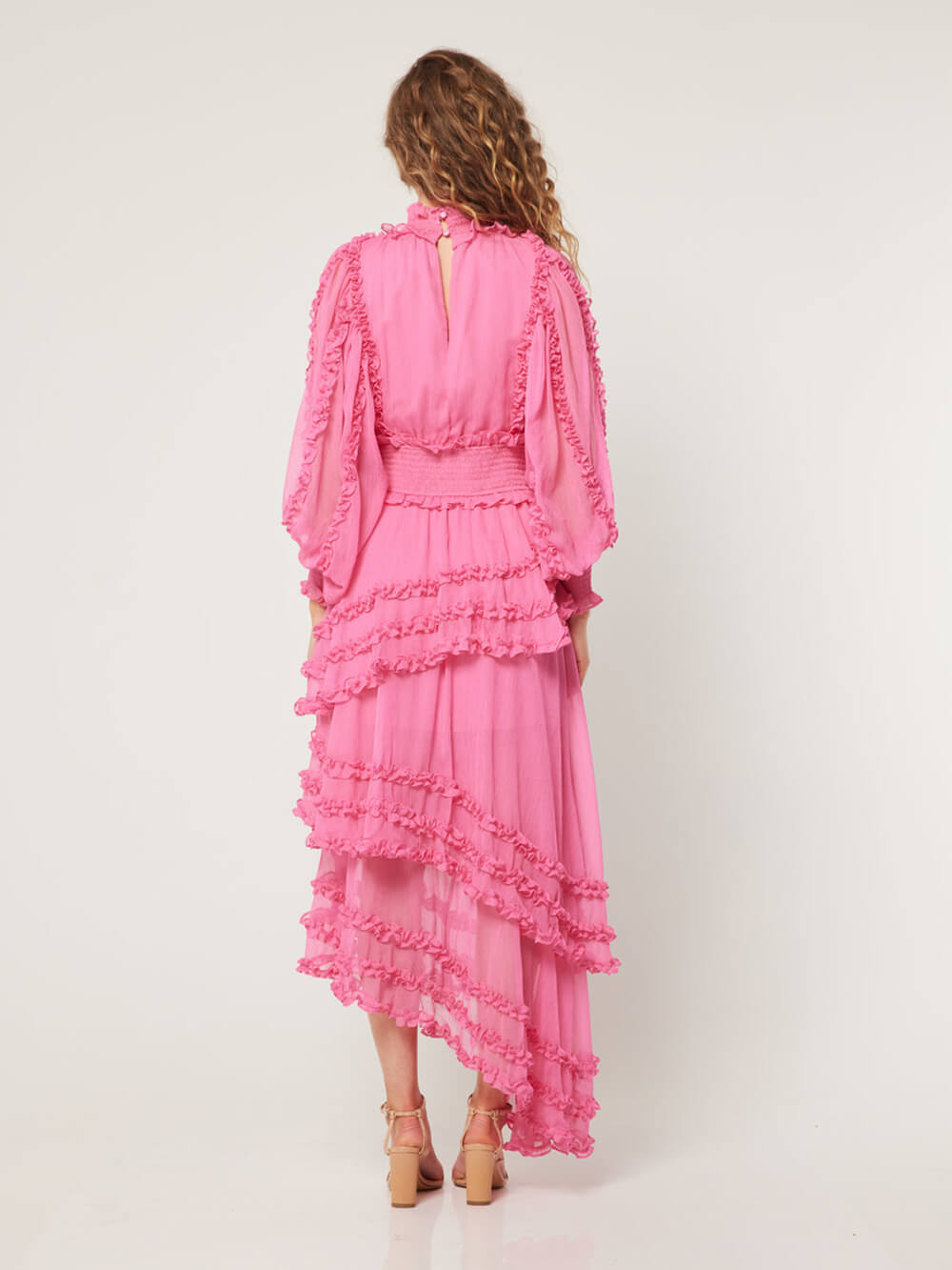 Midikleid mit Stehkragen, gestuften Rüschen und Laternenärmeln