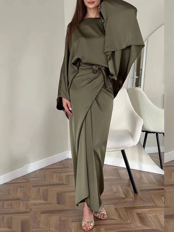 Satin-Maxikleid mit Fledermausärmeln