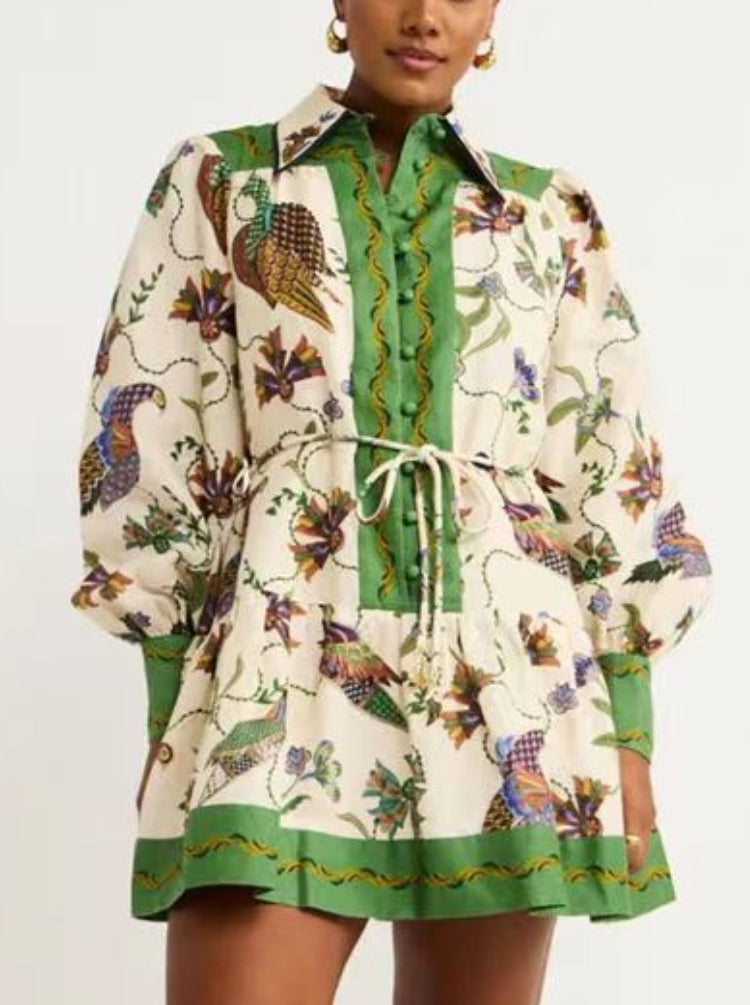 Geblümtes Kleid mit Gürtel