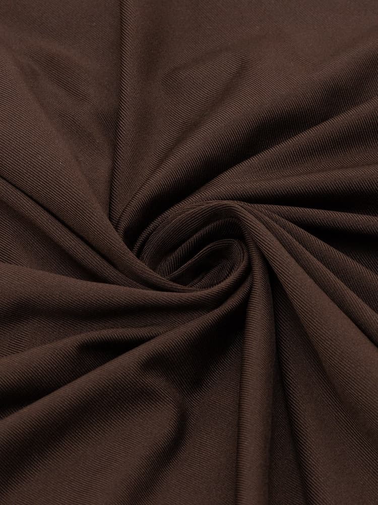 Hochgeschlossenes, transparentes, figurbetontes Kleid