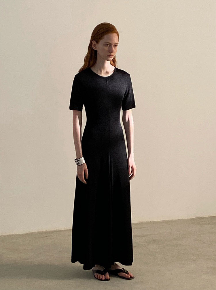 Freizeitkleid aus Strick mit Taillenschnürung