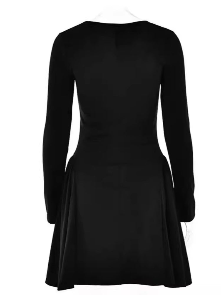 Schwarzes langärmliges Minikleid