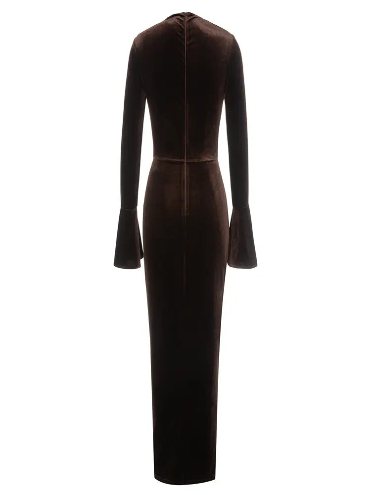Asymmetrisches, figurbetontes Kleid mit Ausschnitt