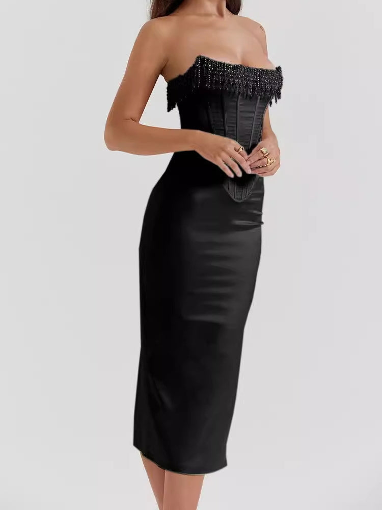 Pearl - Bestickte Robe mit Schlitz