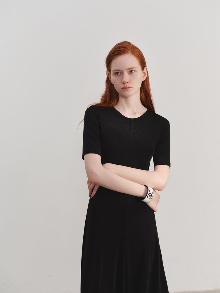 Freizeitkleid aus Strick mit Taillenschnürung