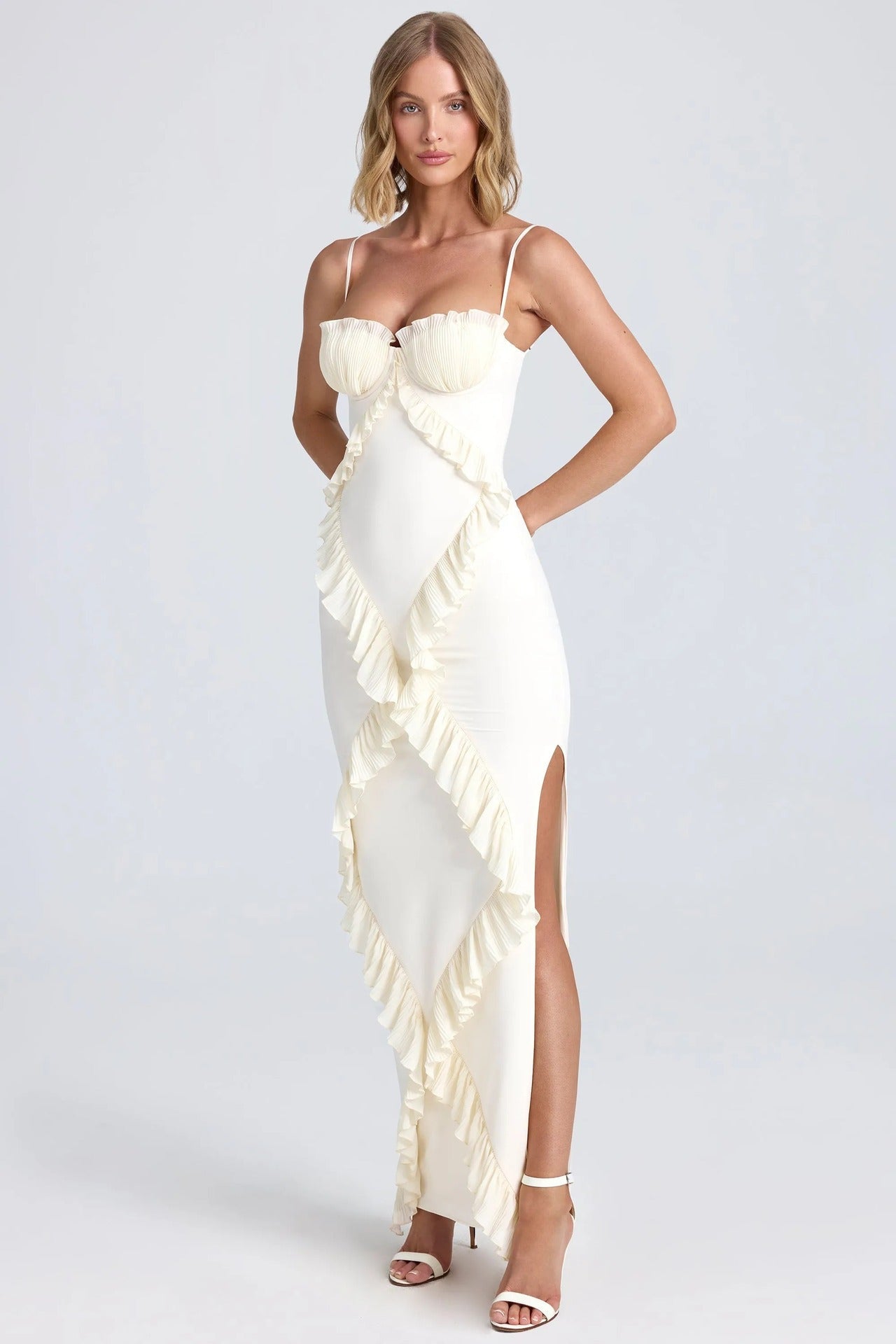 Plissiertes, Rüschen-Maxikleid mit Schlitz
