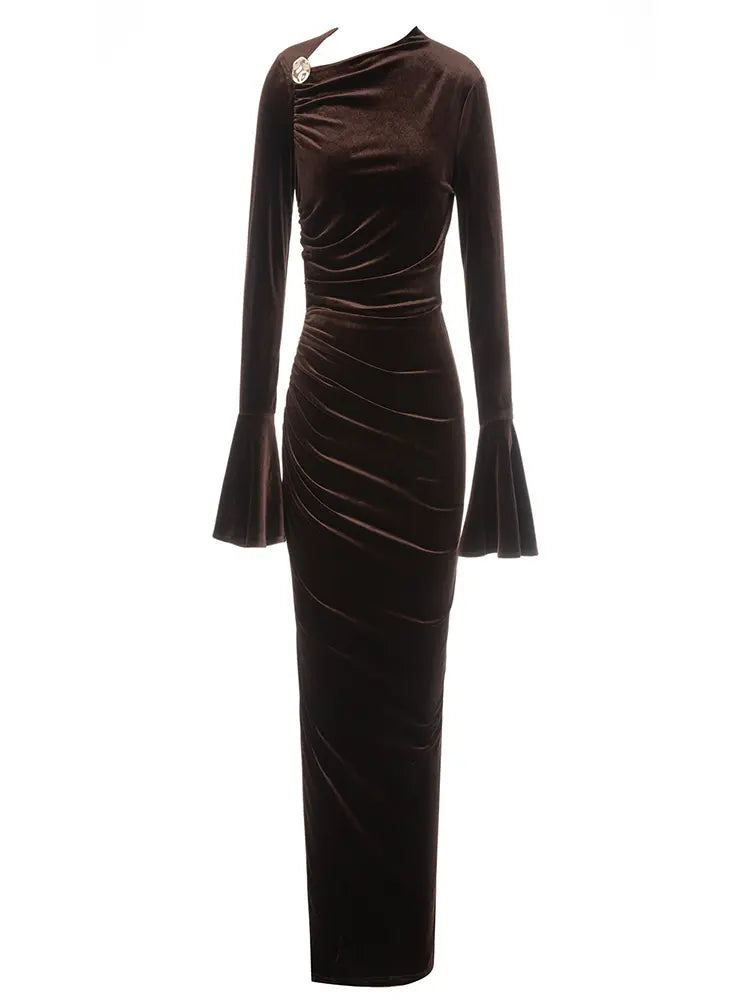 Asymmetrisches, figurbetontes Kleid mit Ausschnitt