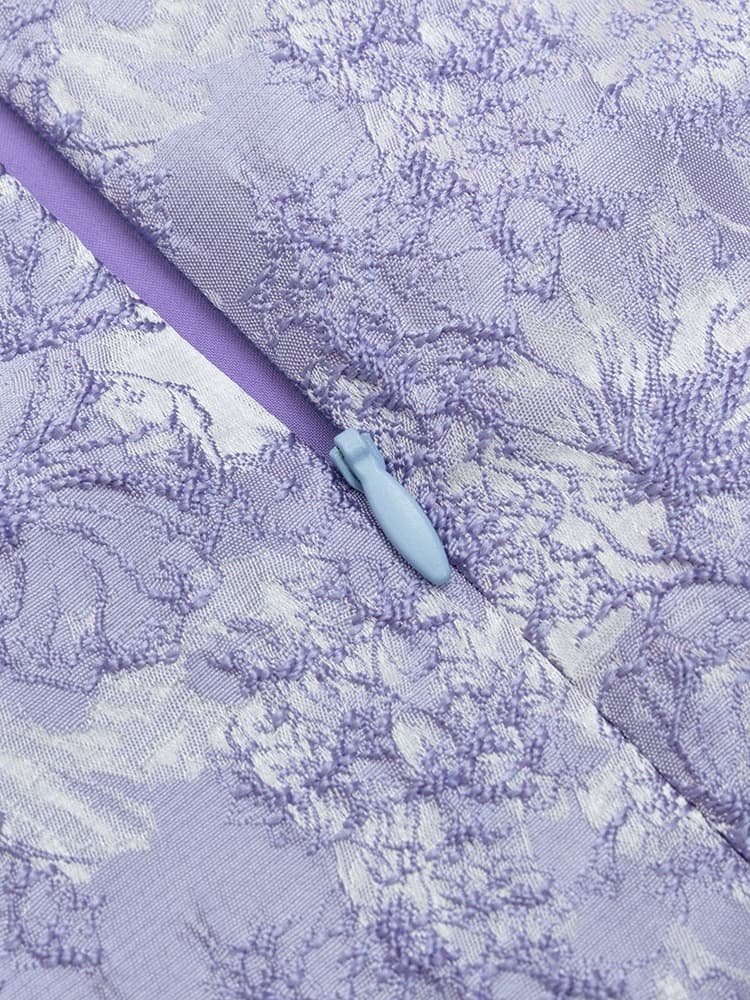 Kleid mit Puffärmeln, Seitenschlitz und figurbetontem Schnitt