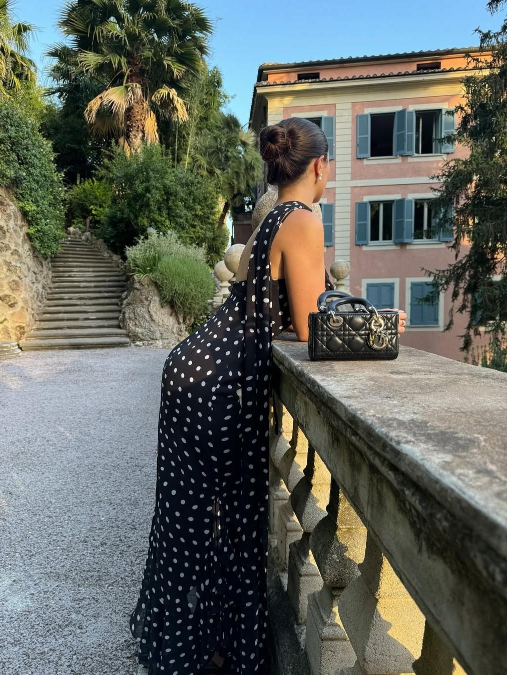 Schwarz-Cremefarbenes Maxikleid mit Polka Dots und Rüschen
