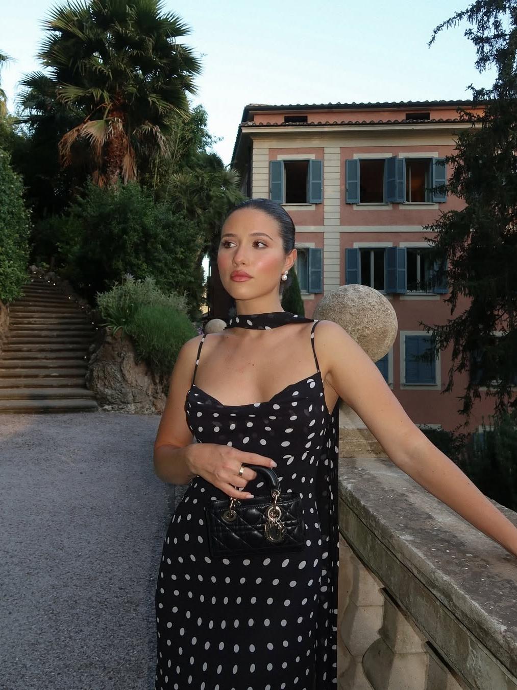 Schwarz-Cremefarbenes Maxikleid mit Polka Dots und Rüschen