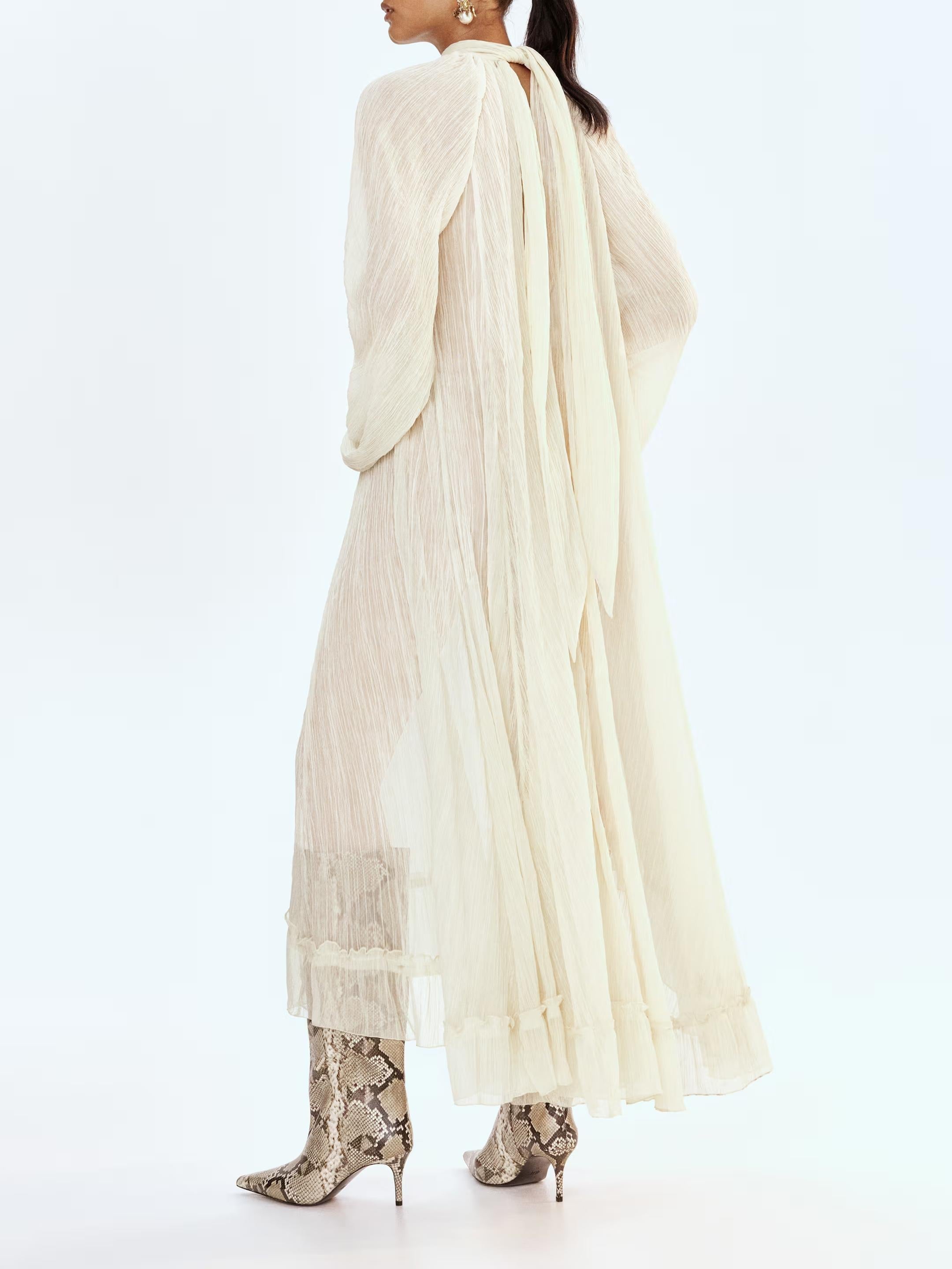 Strukturiertes Maxikleid mit hohem Kragen