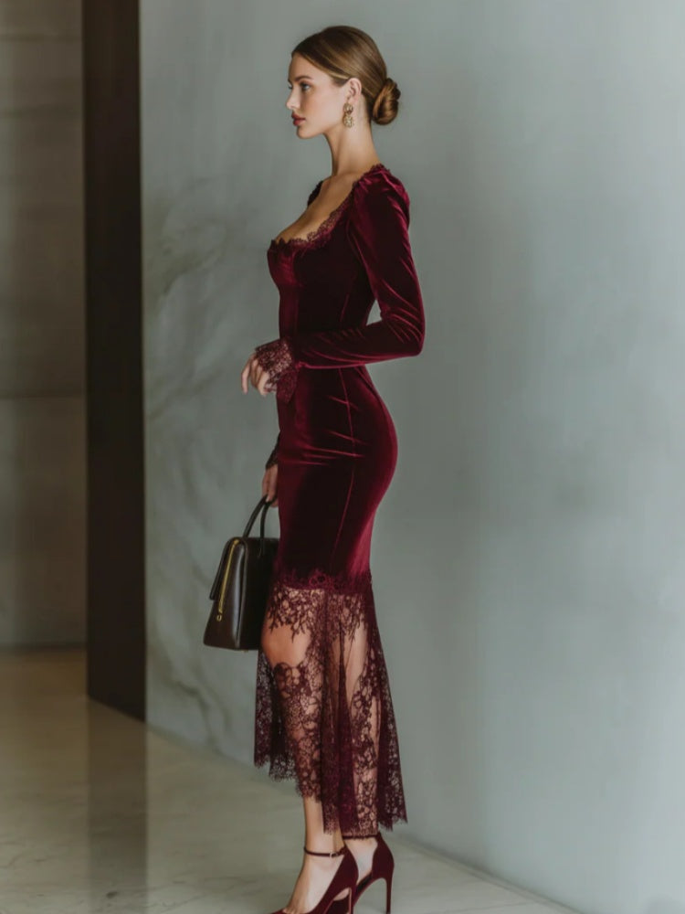 Maxikleid aus Samt mit Herzausschnitt und Spitze