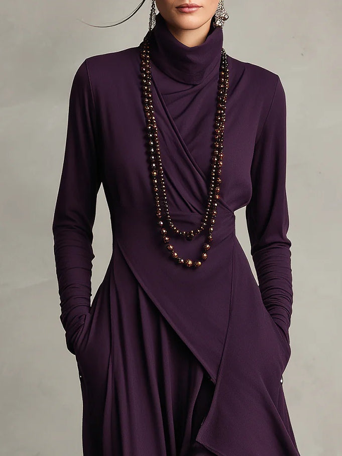 Lila hochgeschlossenes, asymmetrisches Plissee-Maxikleid