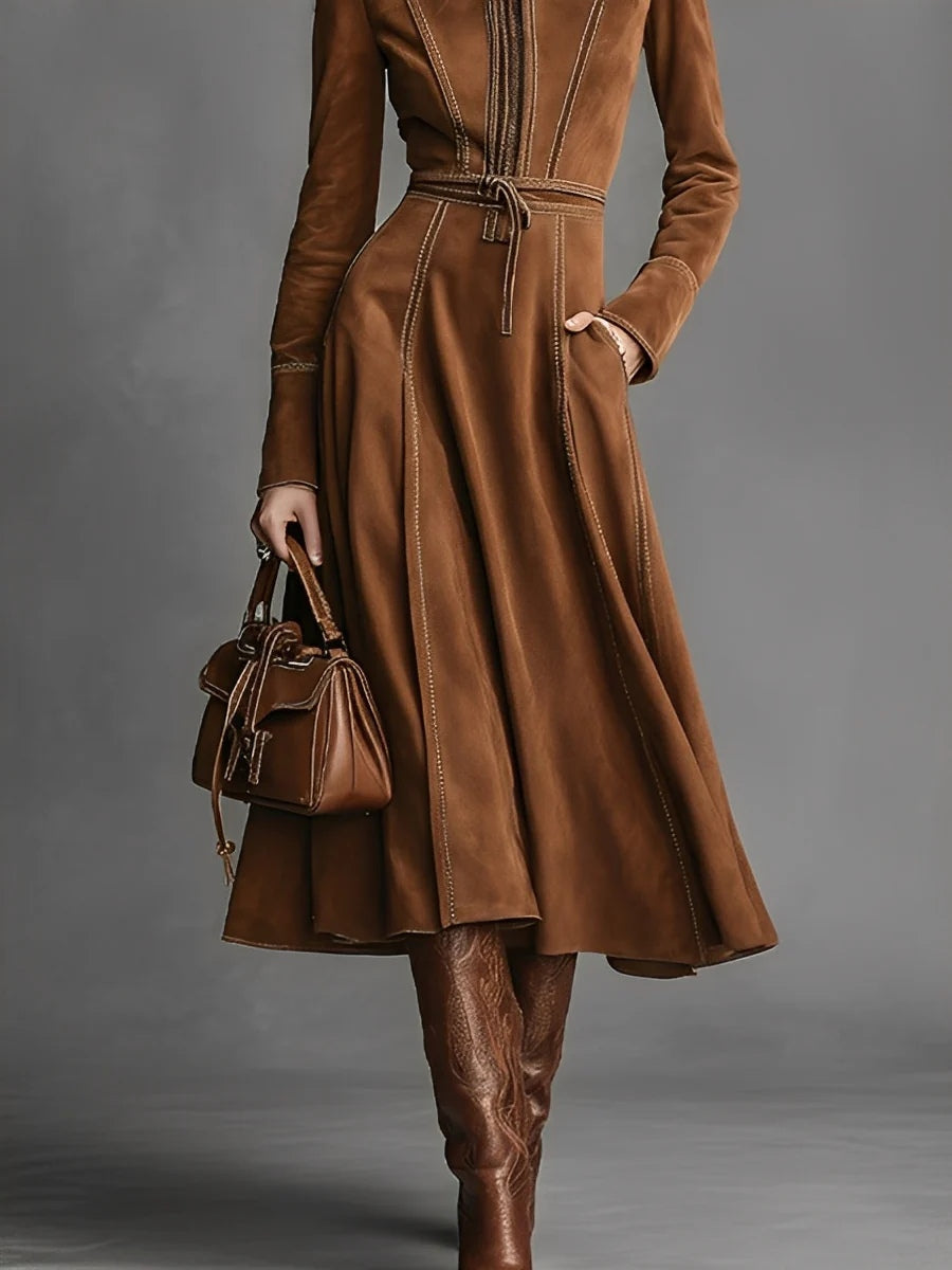 Braunes elegantes Maxikleid aus Wildlederimitat mit Reißverschluss vorne und Gürtel