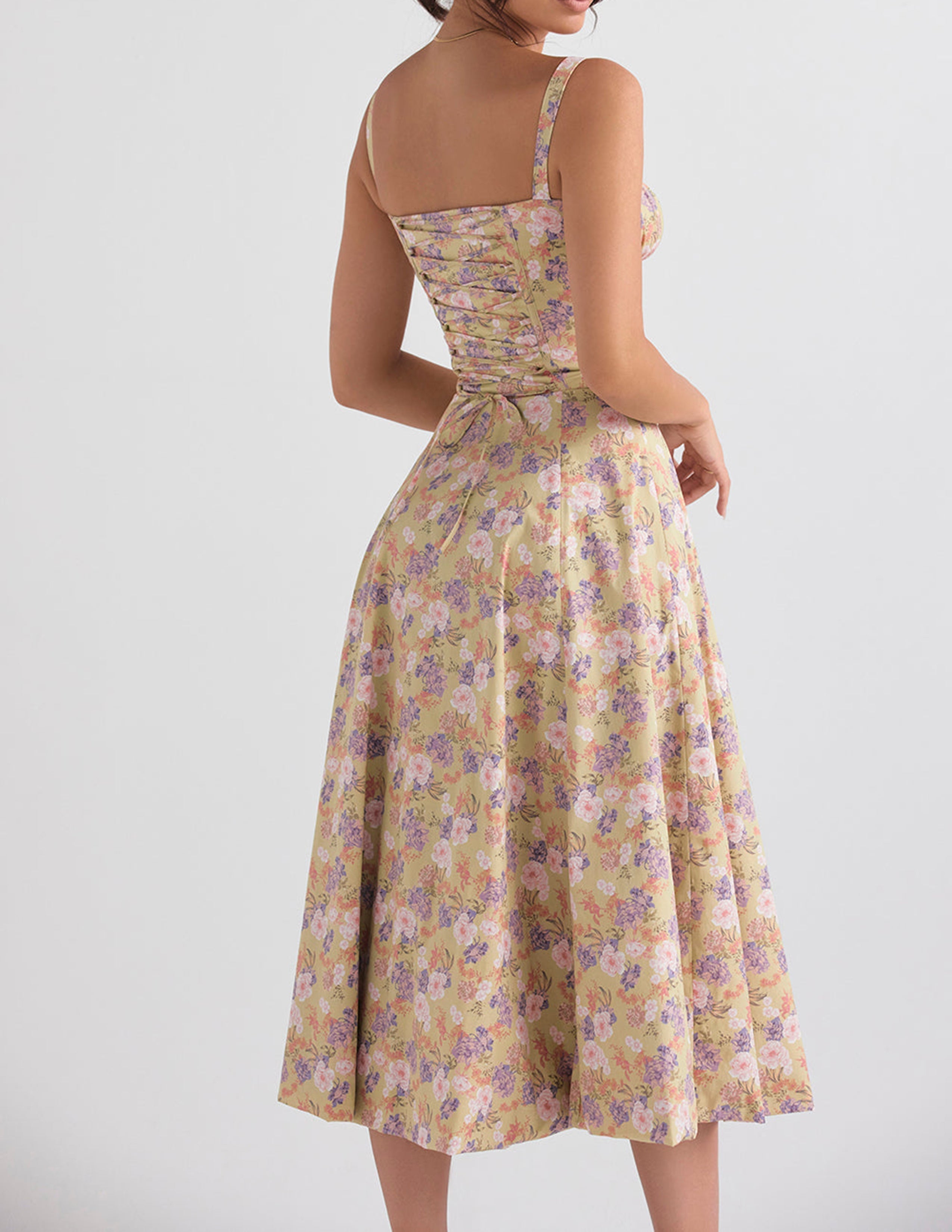 Kleid mit Rosenmuster und Fischgrätmuster