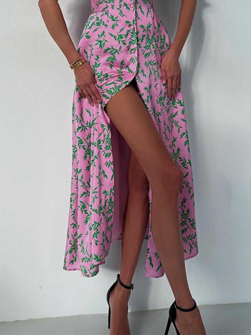 Elegantes mittellanges Kleid mit Puppenkragen