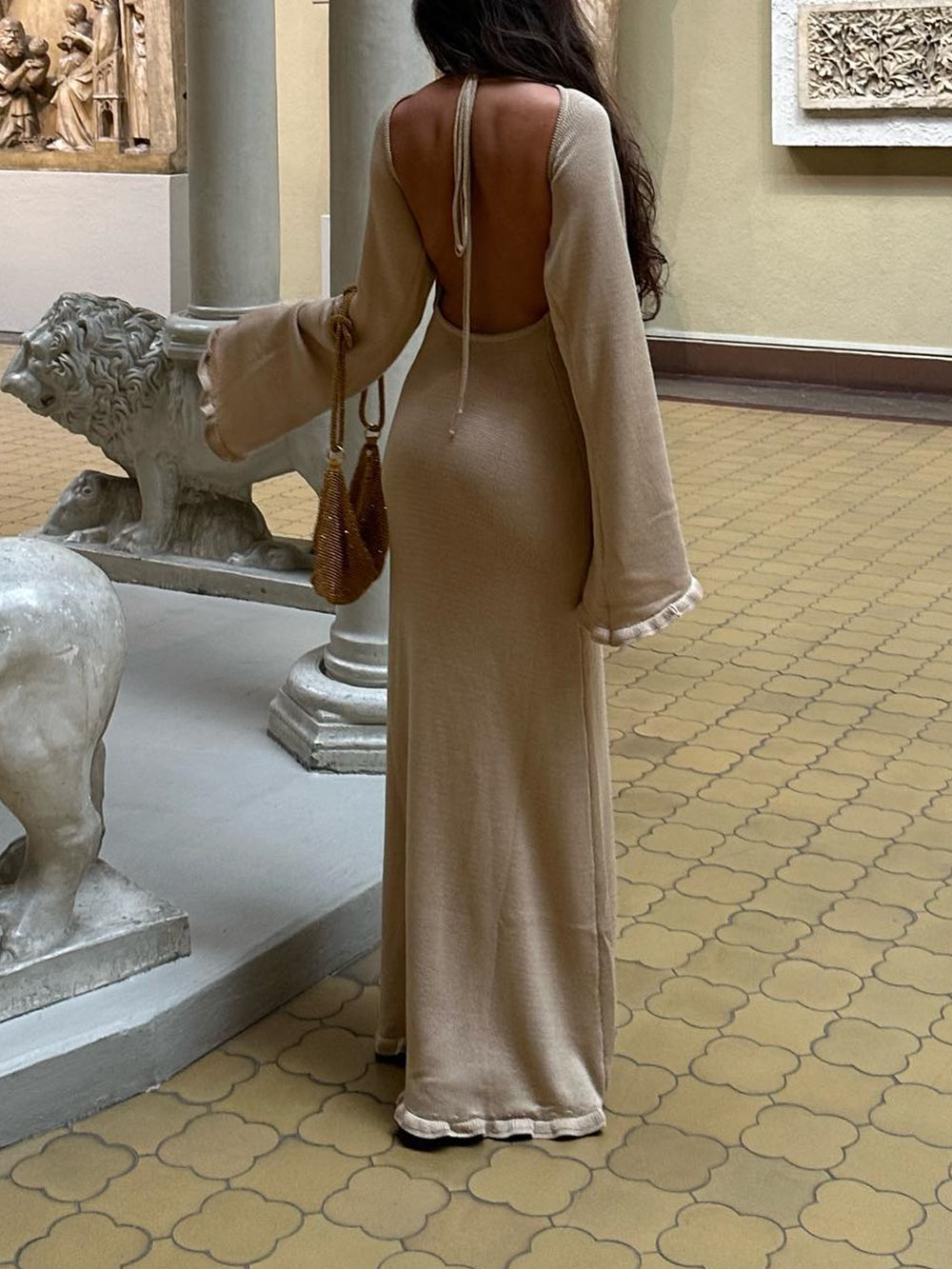 Elegantes rückenfreies Maxikleid aus Vollmaterial