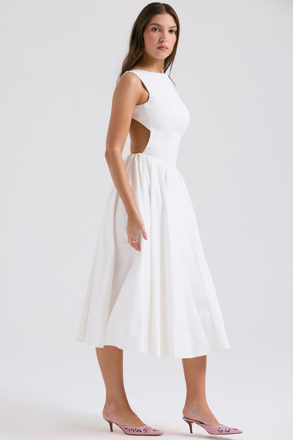 Stylisches und elegantes, einfarbiges Midi-Kleid mit Rundhalsausschnitt und Rückenausschnitt ohne Ärmel