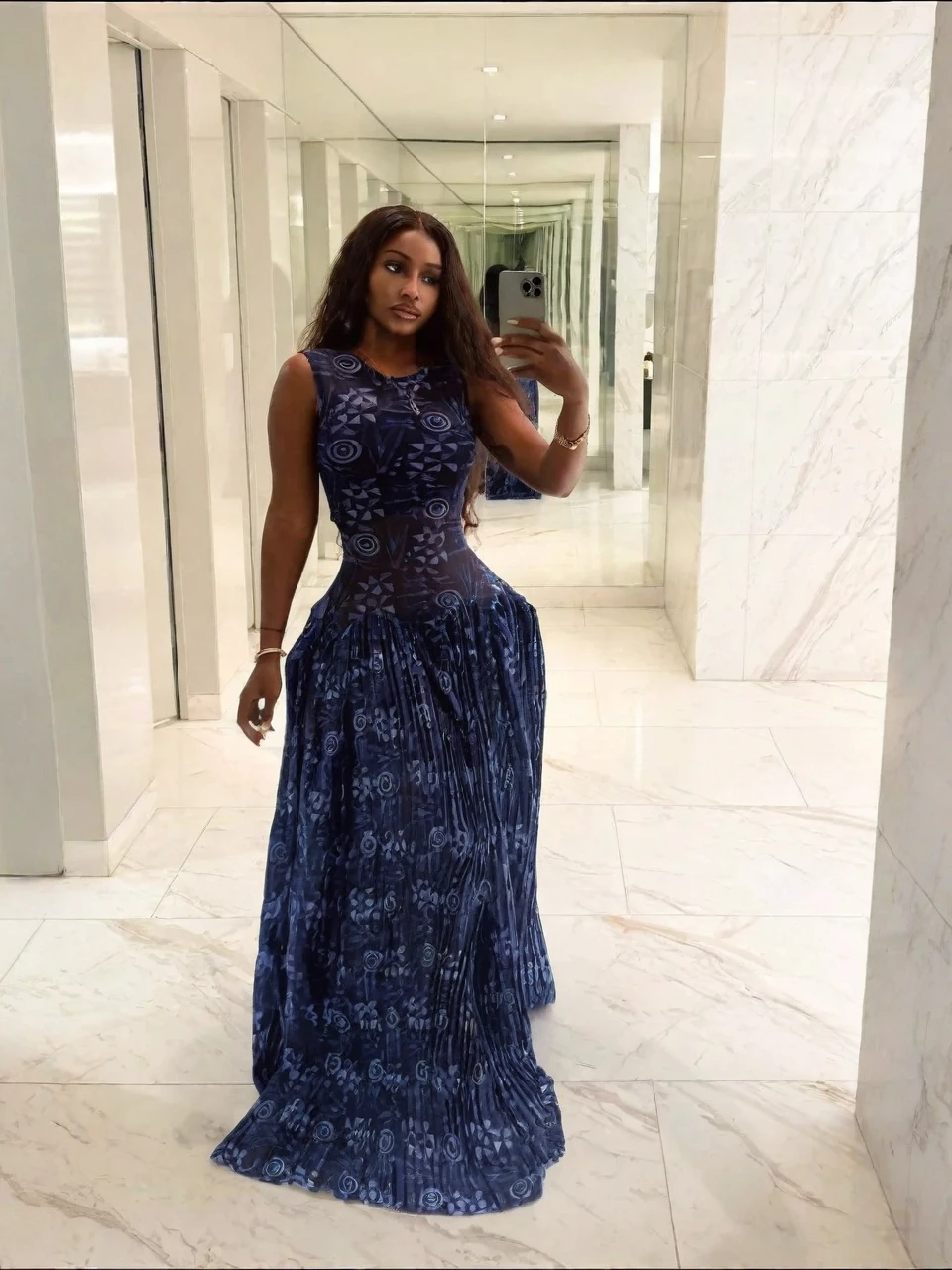 Adinkra Plissiertes Maxikleid