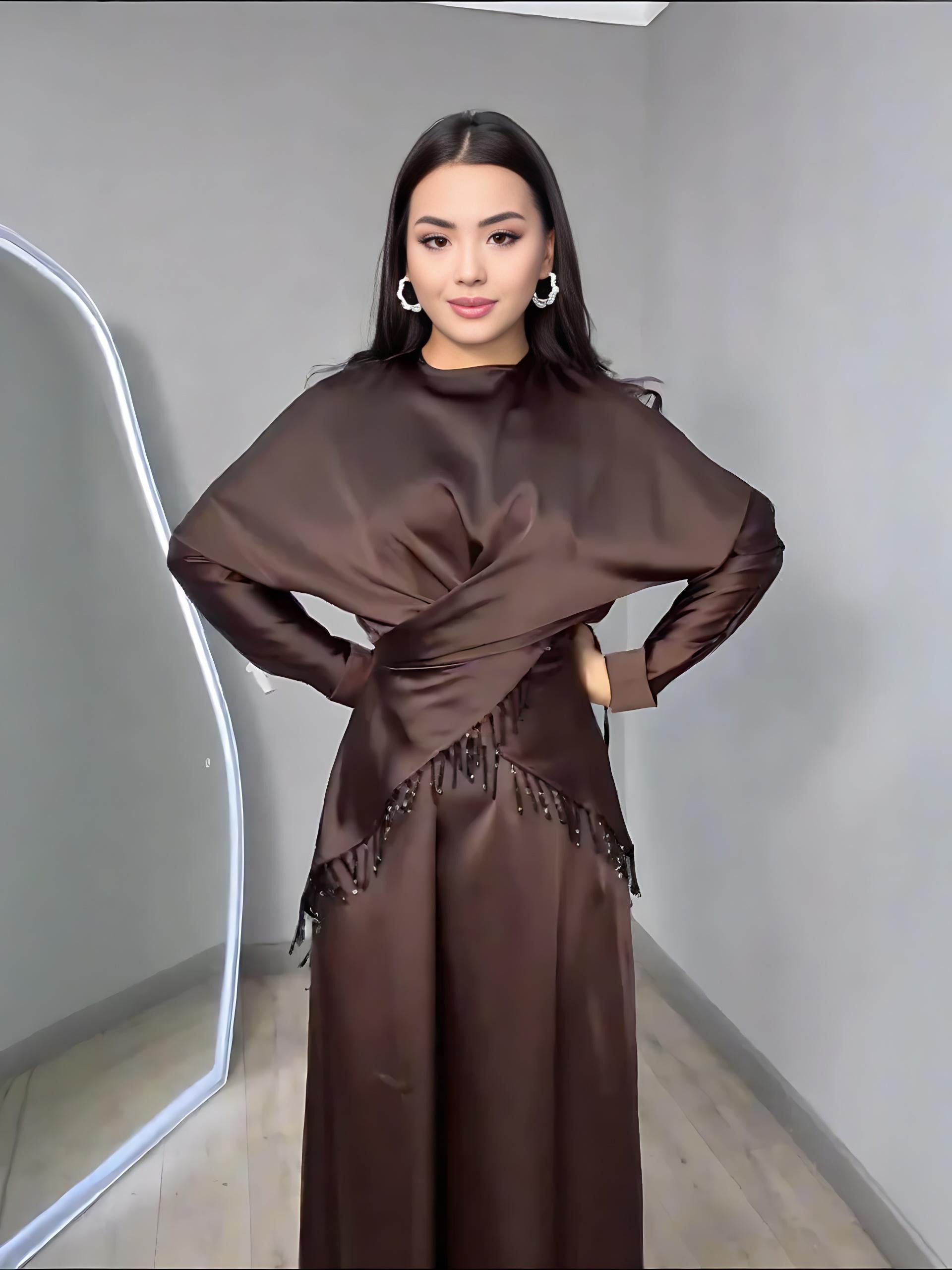 Schokoladen-Satin-Kleid & Overlay-Set mit Perlenfransen