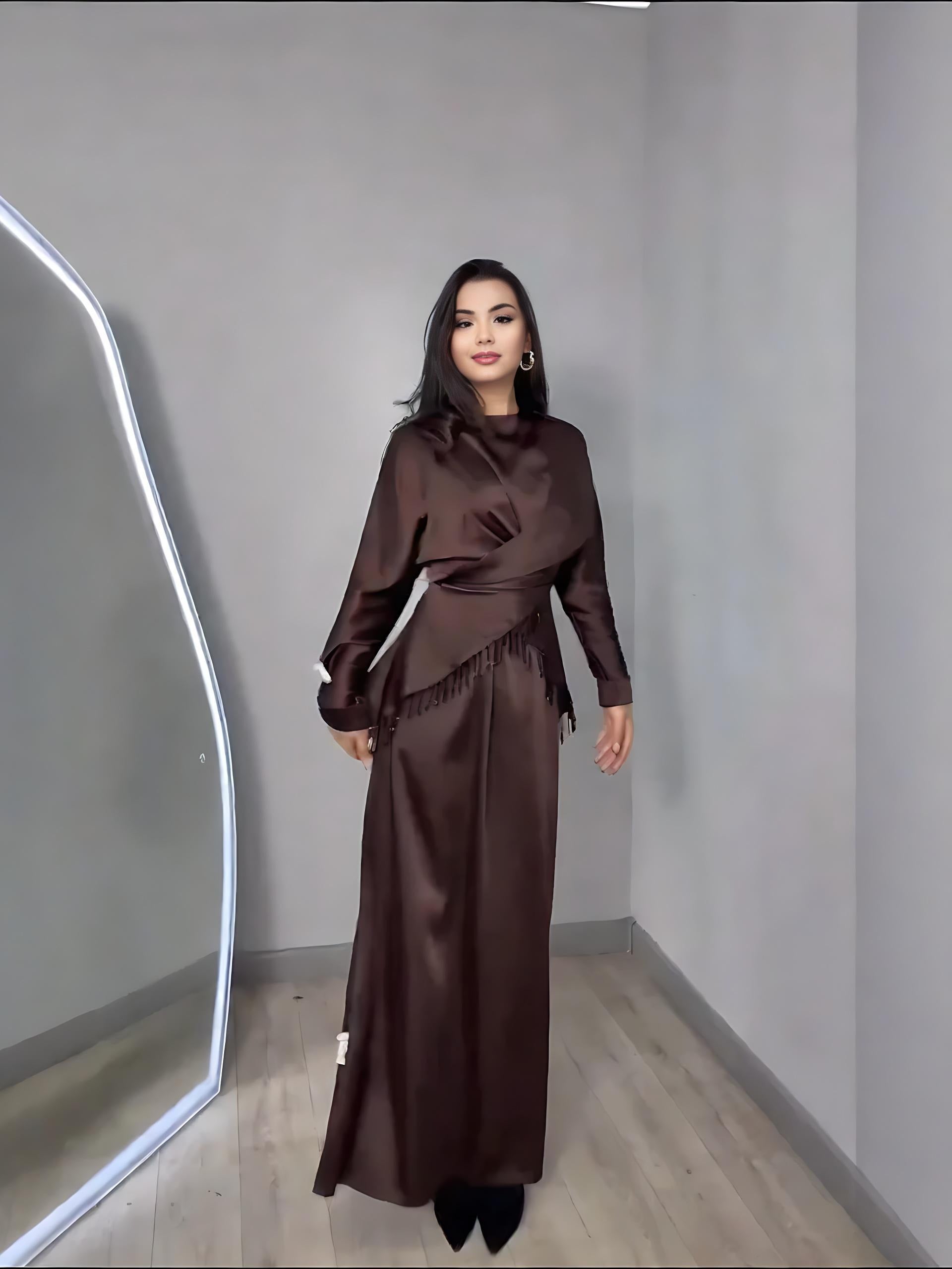 Schokoladen-Satin-Kleid & Overlay-Set mit Perlenfransen