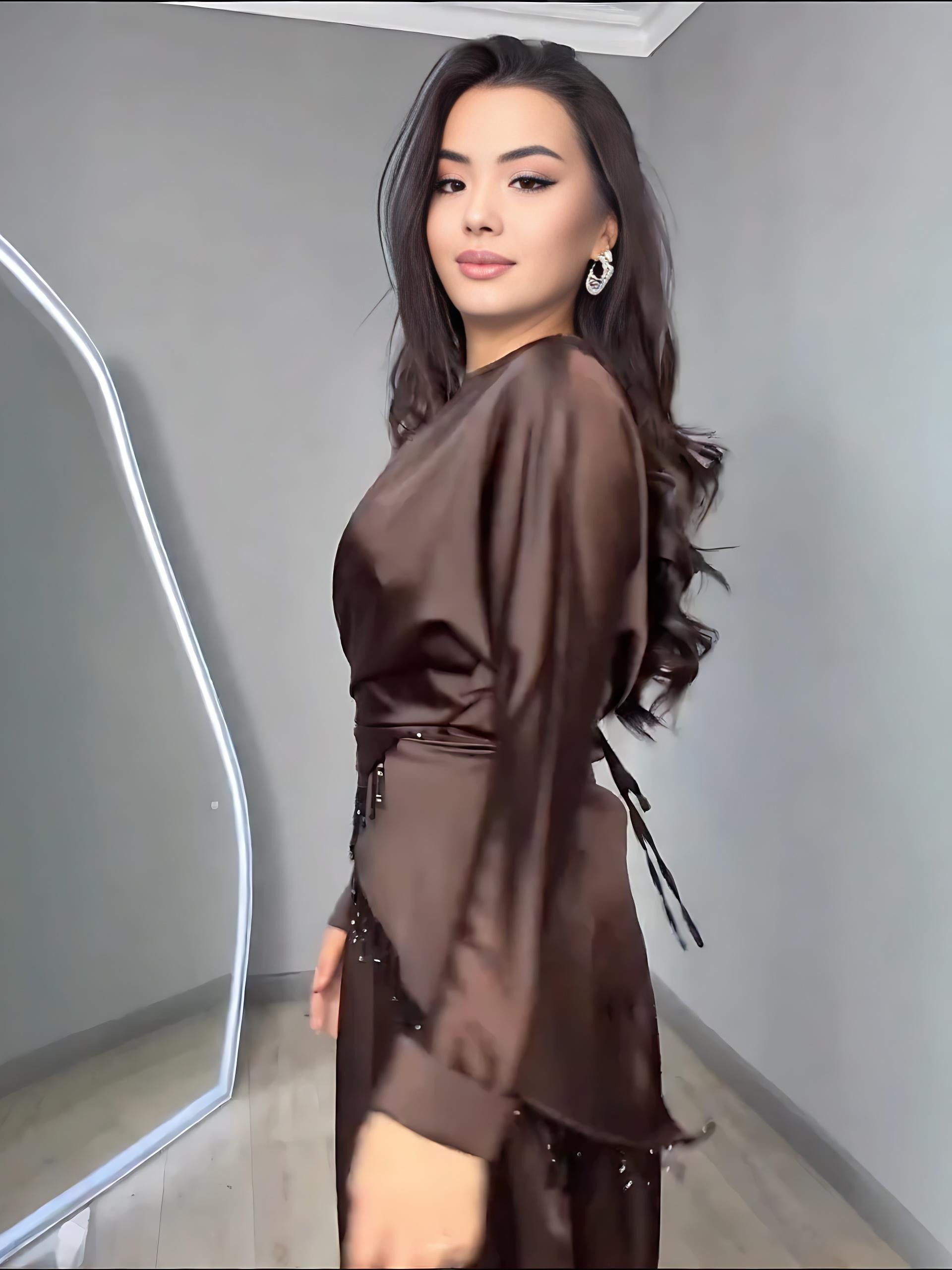 Schokoladen-Satin-Kleid & Overlay-Set mit Perlenfransen