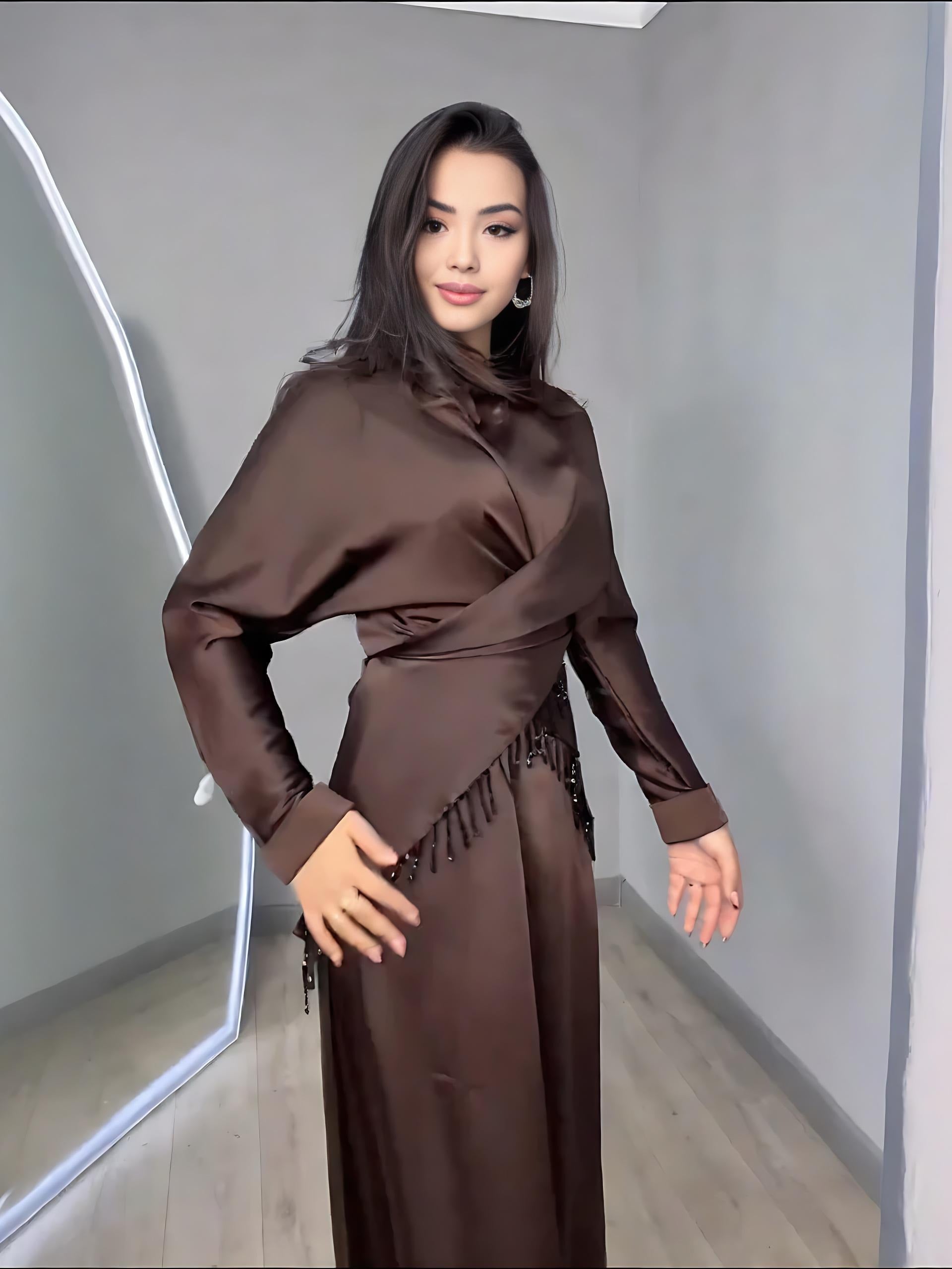 Schokoladen-Satin-Kleid & Overlay-Set mit Perlenfransen