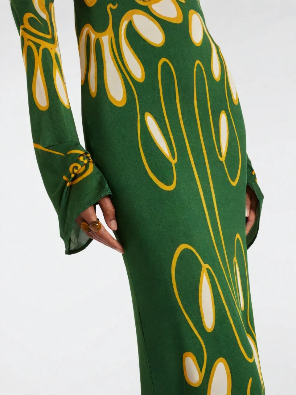 Grünes, abstraktes florales Maxikleid mit ausgestellten Ärmeln