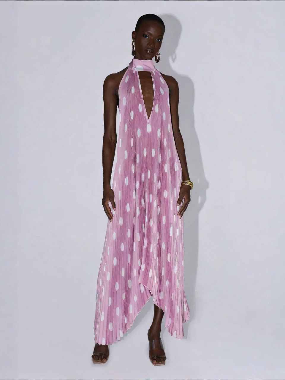 Pinkes gepunktetes Neckholder-Kleid mit Falten