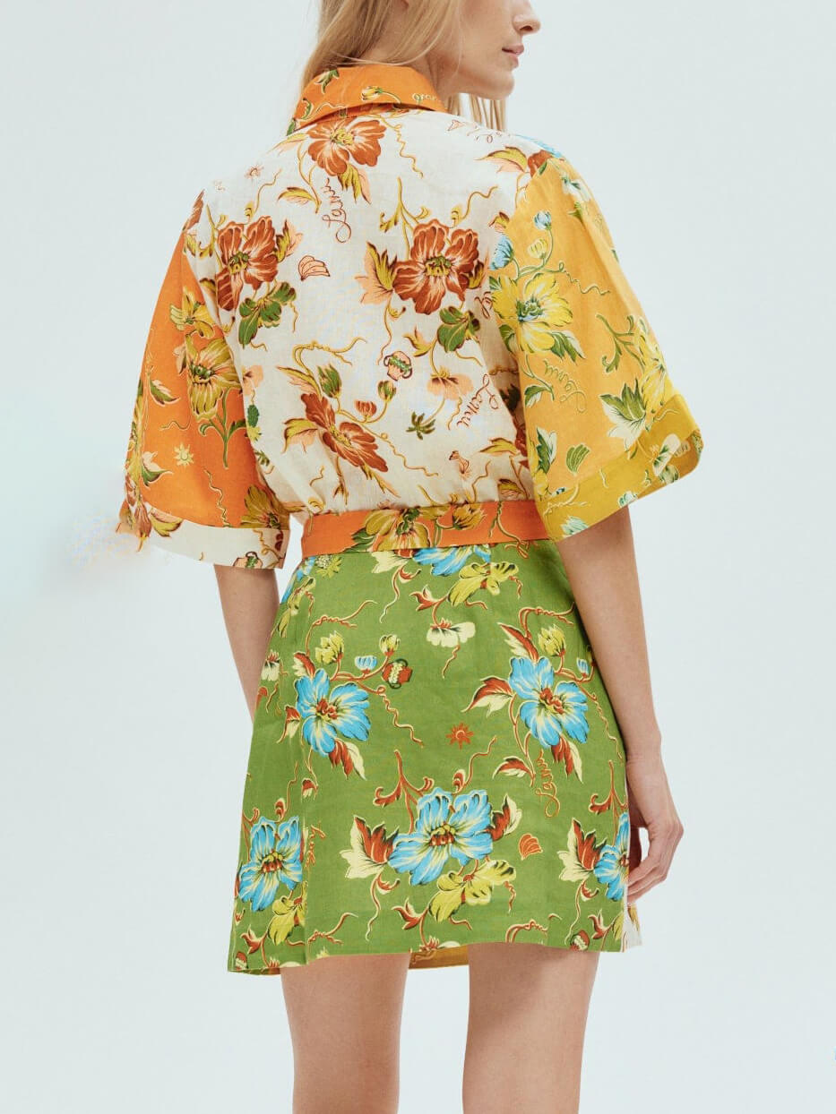 Einzigartiges, kontrastierendes Mini-Blumenkleid