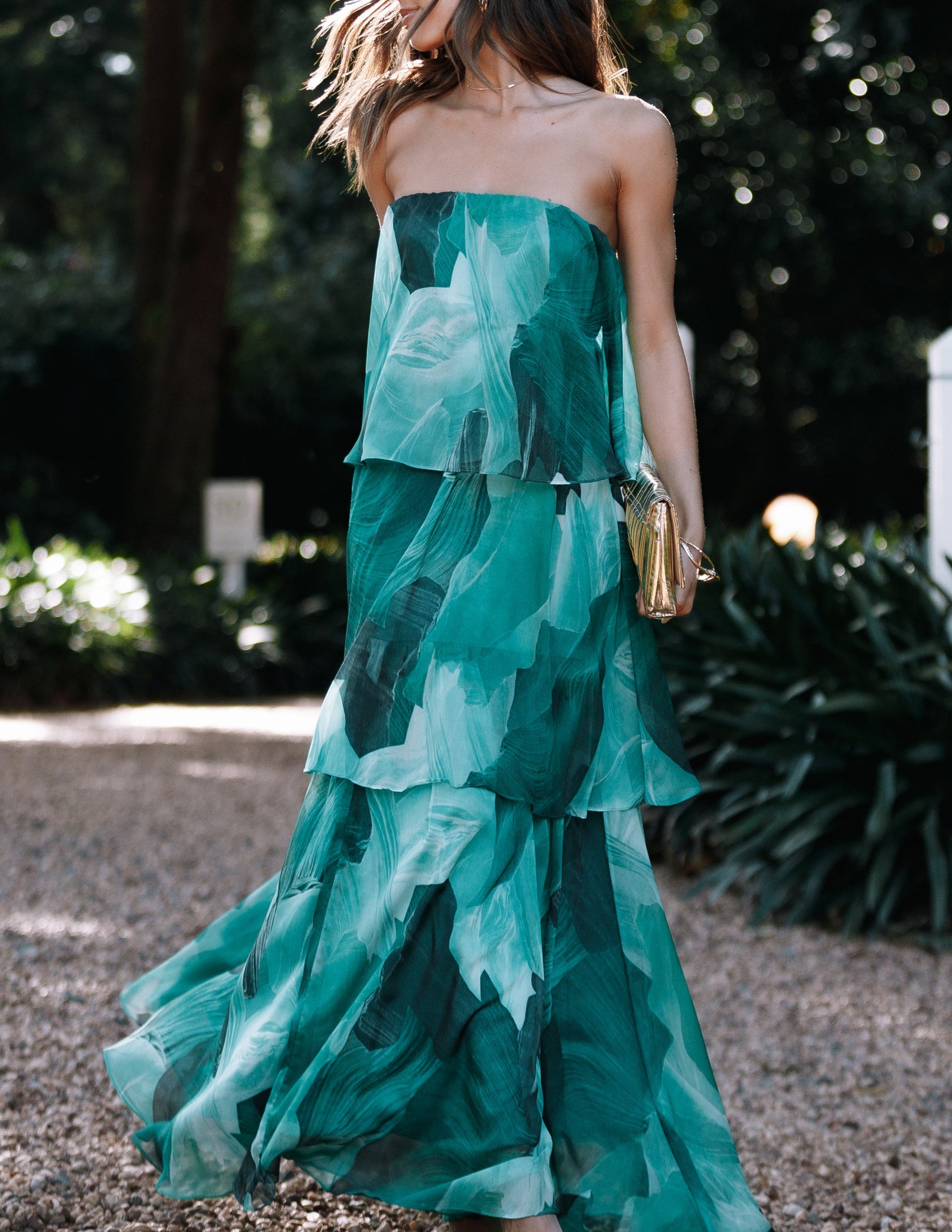 Calista Green Bloom Trägerloses gestuftes Maxikleid