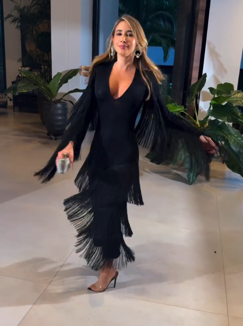 Midi-Kleid mit tiefem V-Ausschnitt und Fransen